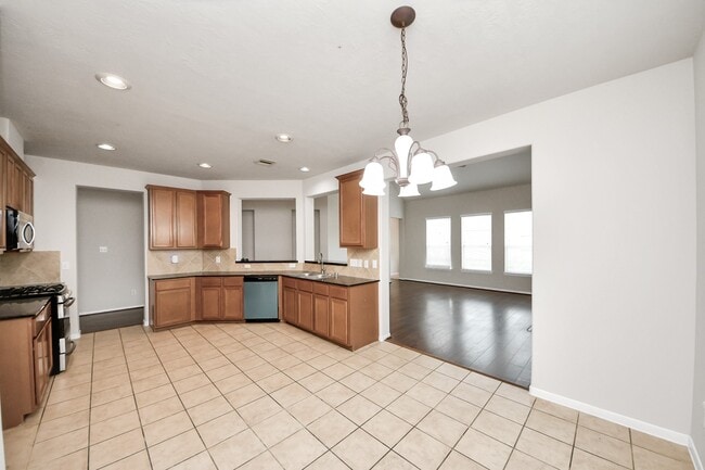 Building Photo - 24523 Red Bluff Tr
