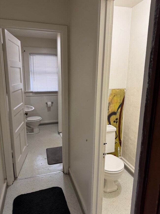 Building Photo - Studio in Downtown Eugene