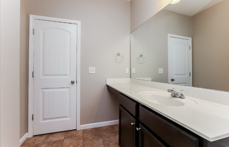 Building Photo - 4336 Silver Oaks Dr
