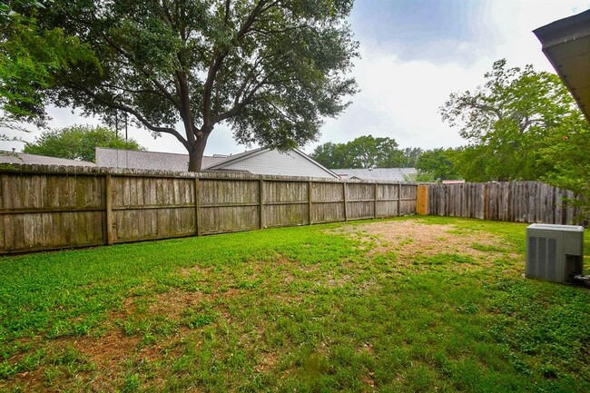 Building Photo - 11819 Wood Hollow Ln