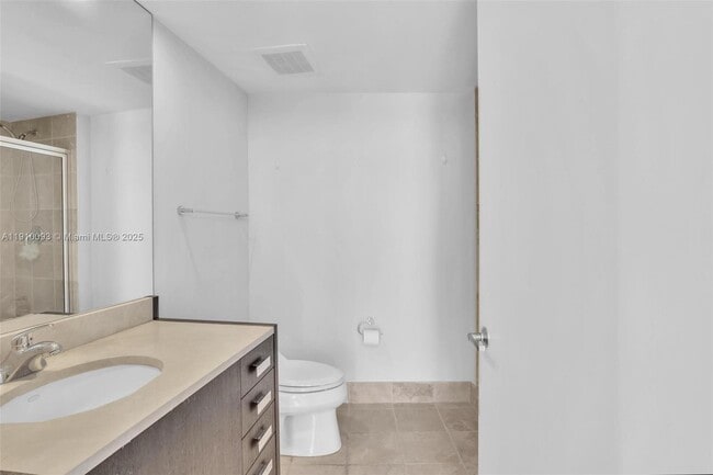 Building Photo - 18201 Collins Ave