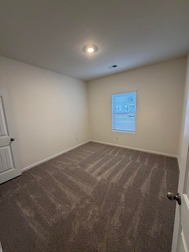 Building Photo - 332 Acorn St