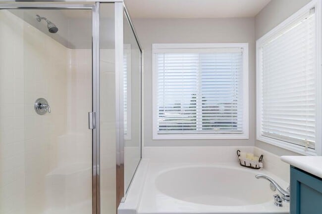 Building Photo - 38945 Turtle Pond Ln