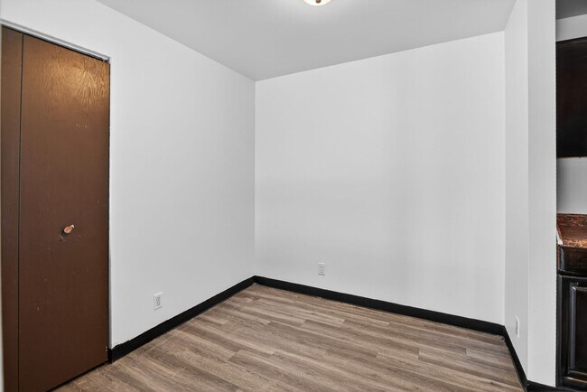 Building Photo - 3722 W Karstens Dr