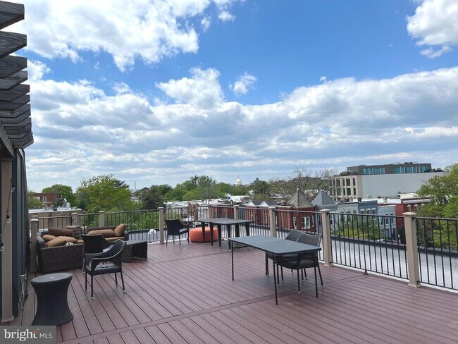 Building Photo - 1209 G St SE