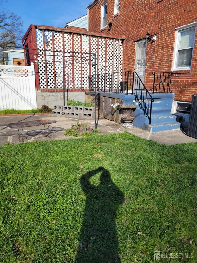 Building Photo - 333 Brinton Ave