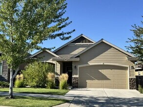 Building Photo - 3 Bed / 2 Bath near Pine Nursery Park — Grass Park Next Door, Private Community Pool