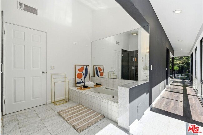 Building Photo - 2350 Benedict Canyon Drive