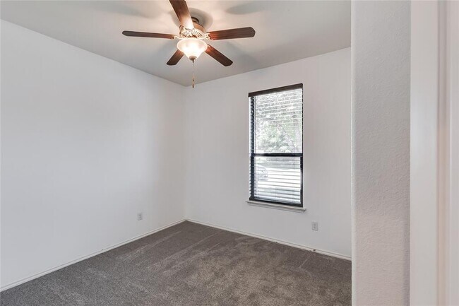 Building Photo - 1029 Brighton Pl