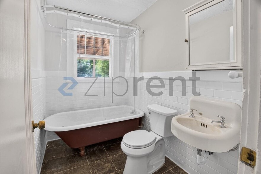 Building Photo - Unit