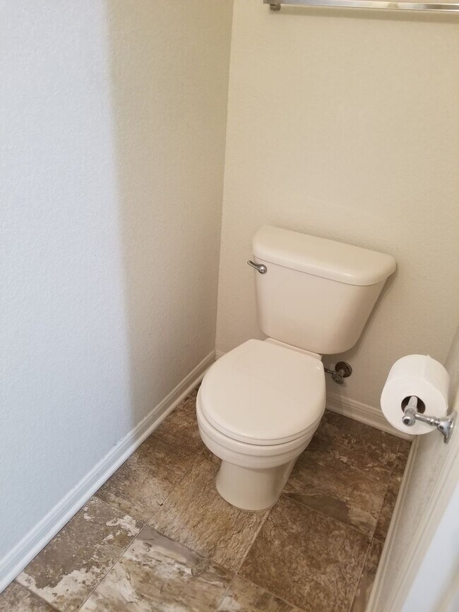 Building Photo - Two Bedrooms Plus Loft