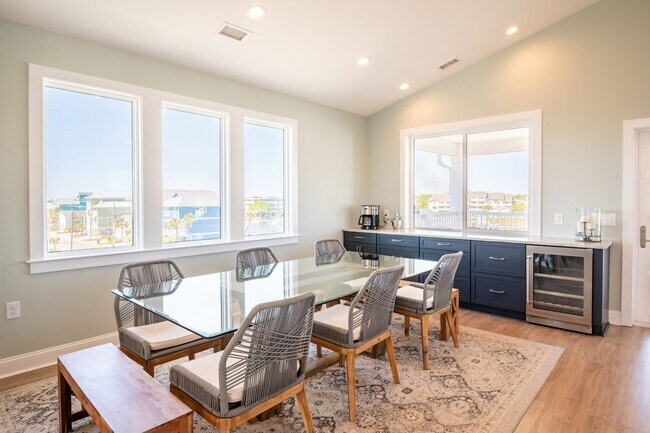 Building Photo - PERFECT BEACH GETAWAY - AVAILABLE MID-DECE...