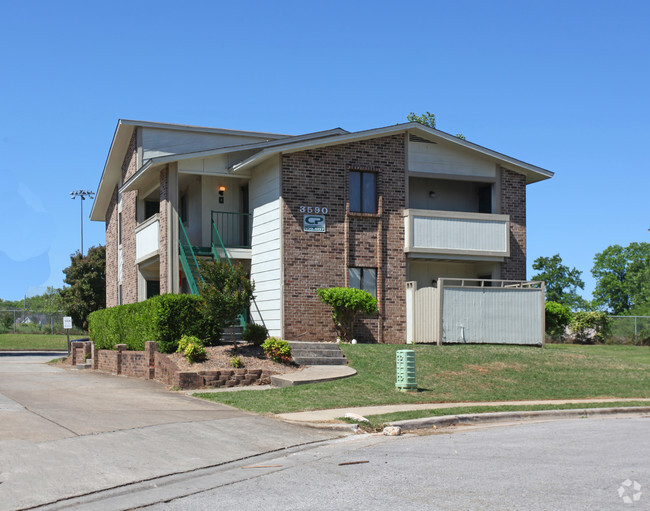 Building Photo - Chasewood Village