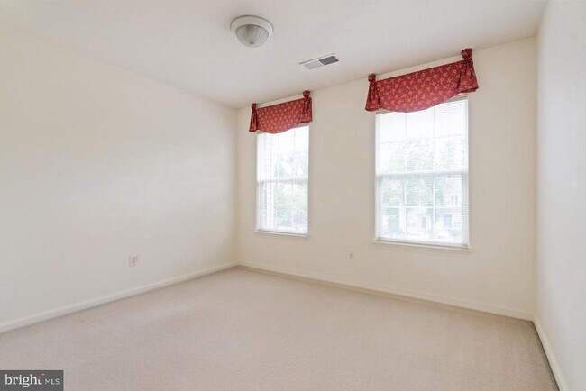 Building Photo - 13280 Maple Creek Ln