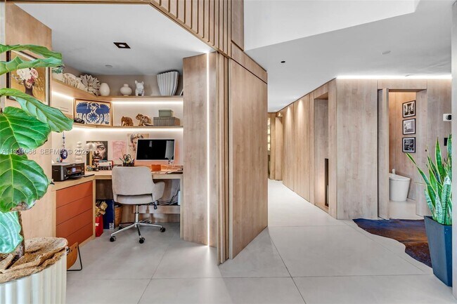 Building Photo - 20281 E Country Club Dr