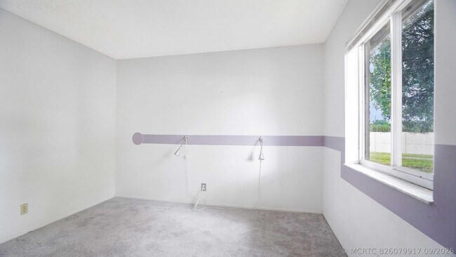 Building Photo - 505 Gardens Dr