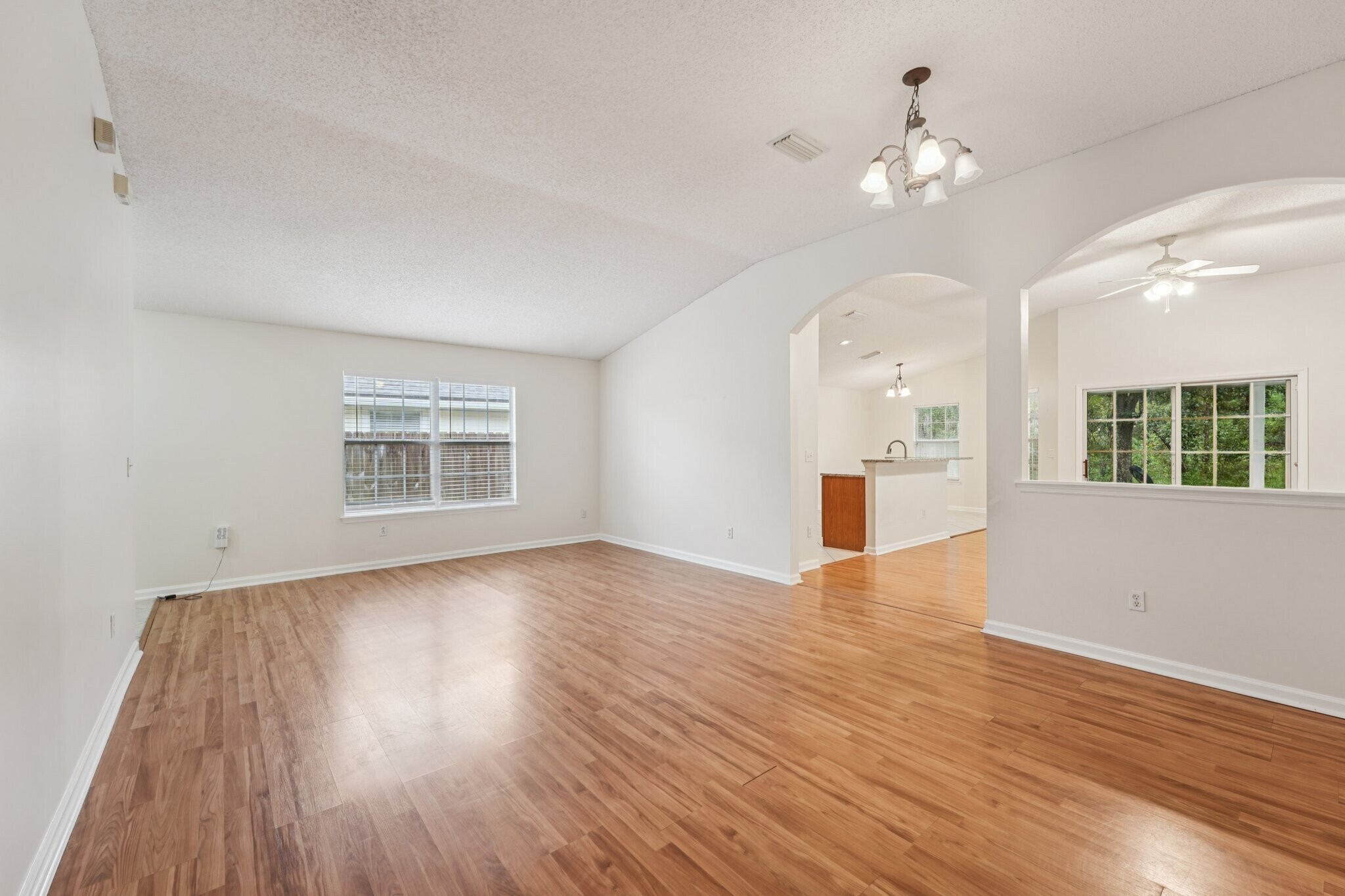 Building Photo - 808 South Edenbridge Way