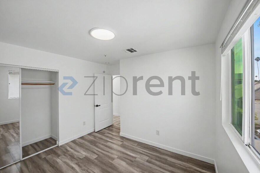 Building Photo - Unit