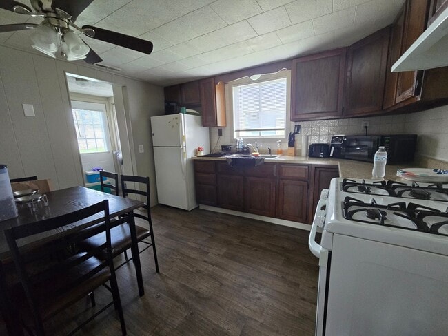 Building Photo - 2 Bedroom Home in Bloomington!