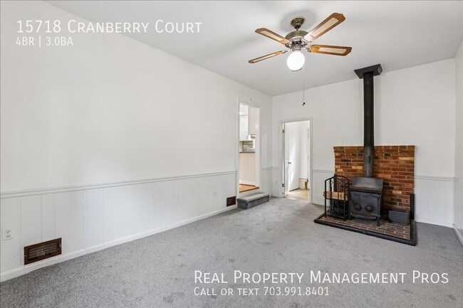 Building Photo - 15718 Cranberry Ct