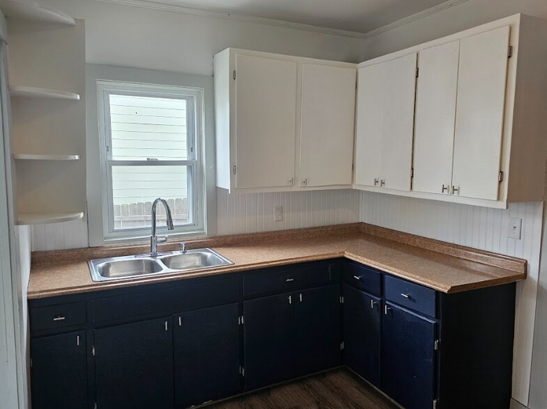 Building Photo - 1014 11th Ave N