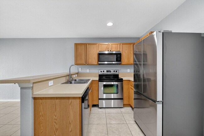 Building Photo - 2245 Portsmouth Ln