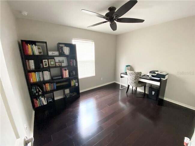 Building Photo - SUPER LOCATION FOR THIS 2 story 3 bdrm TOWNHOUSE!!