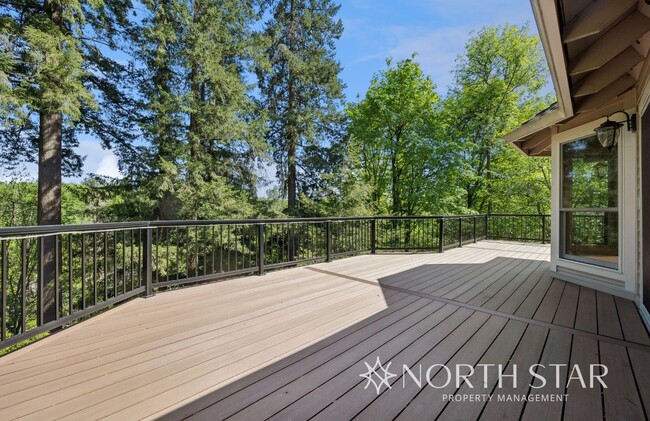 Building Photo - Stunning Lake Oswego Home with Space for E...