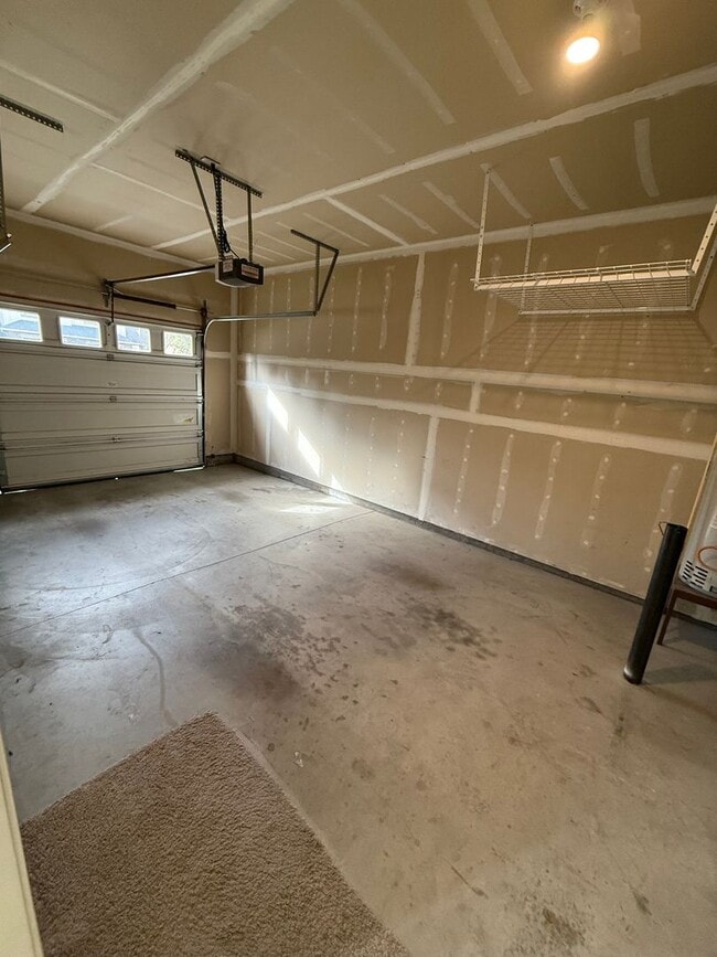 Building Photo - 2 Bed/1.5 Bath Townhome Near the Old Mill