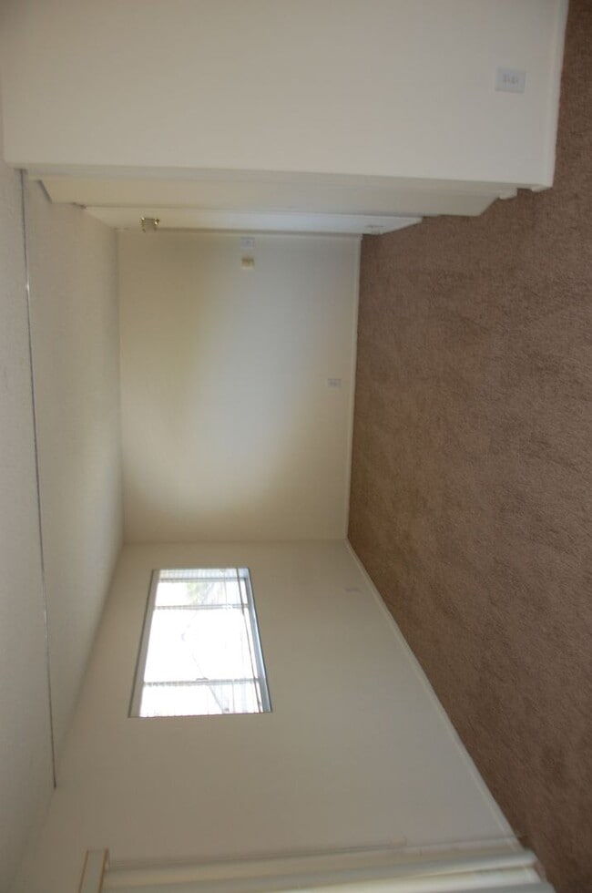 Building Photo - Encina Royale 3 Bedroom