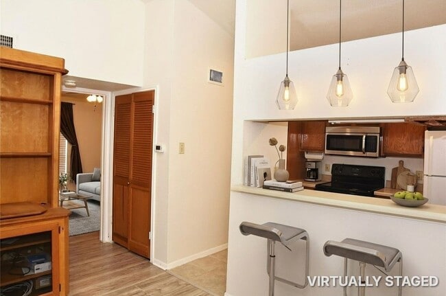 Building Photo - 2121 El Paseo St