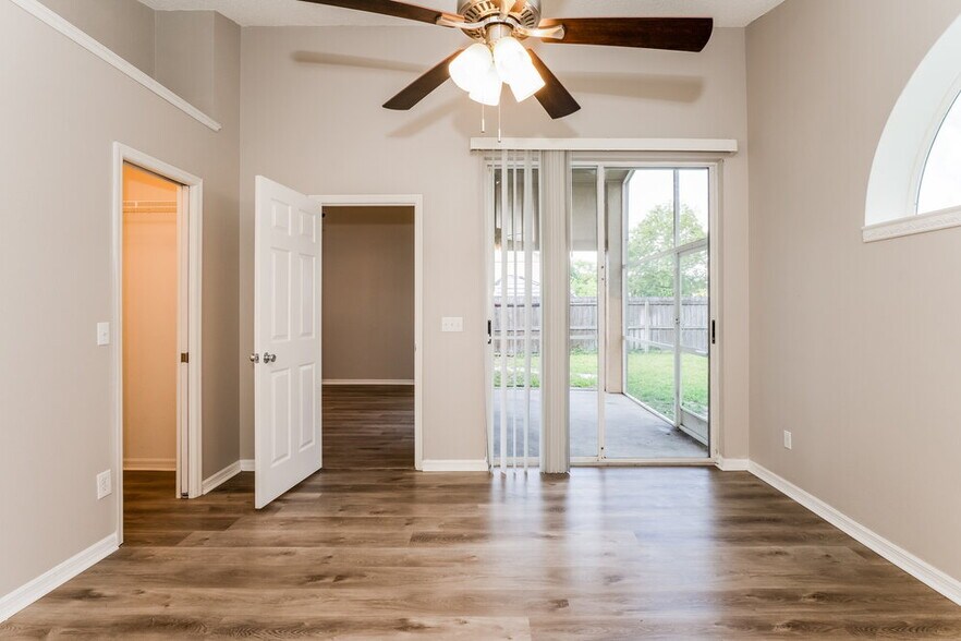 Building Photo - 466 Valencia Pl Cir