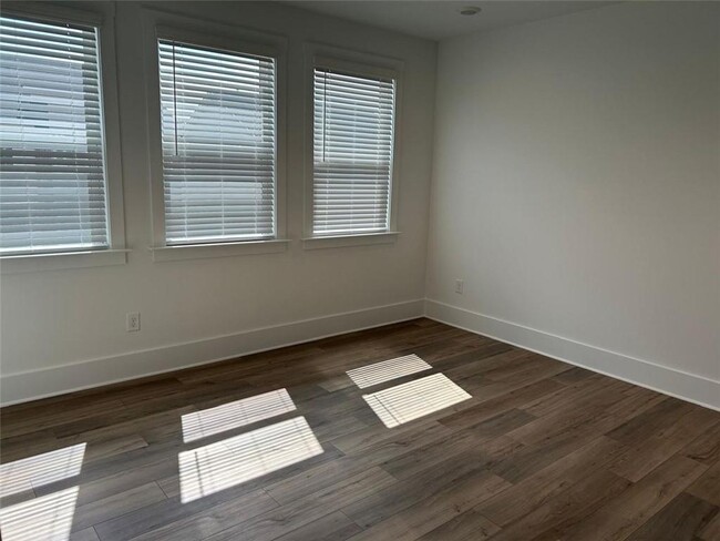 Building Photo - 1582 Driggs Dr NW