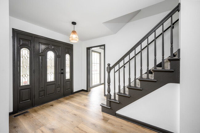 Building Photo - 1072 S Naper Blvd