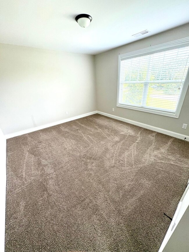Building Photo - Beautiful 3 bedroom, 2.5 bath in South Nas...