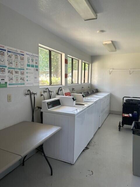 Building Photo - 685 N Ashurst Ct