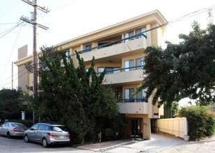Building Photo - 110 Hurricane St
