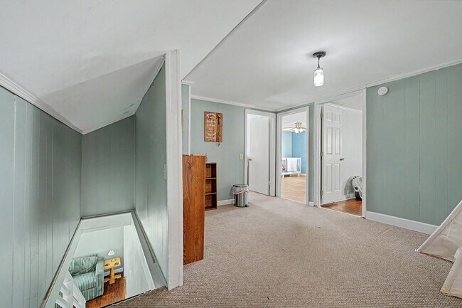 Building Photo - Spacious 5-Bedroom Home Near Radford University