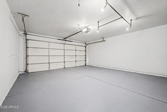 Building Photo - 921 S Val Vista Dr