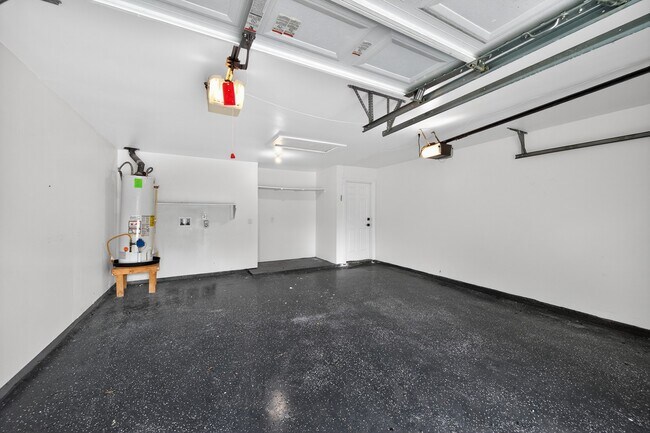 Building Photo - 5743 Ludington Dr