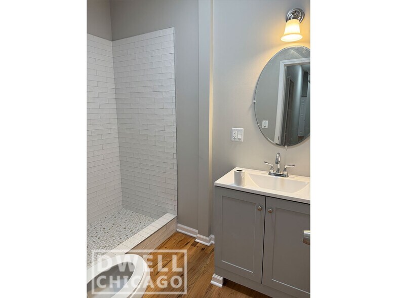 Building Photo - 1013 W 19th St