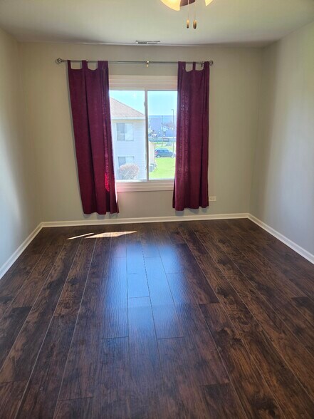 Building Photo - 7030 Park Lane Ct