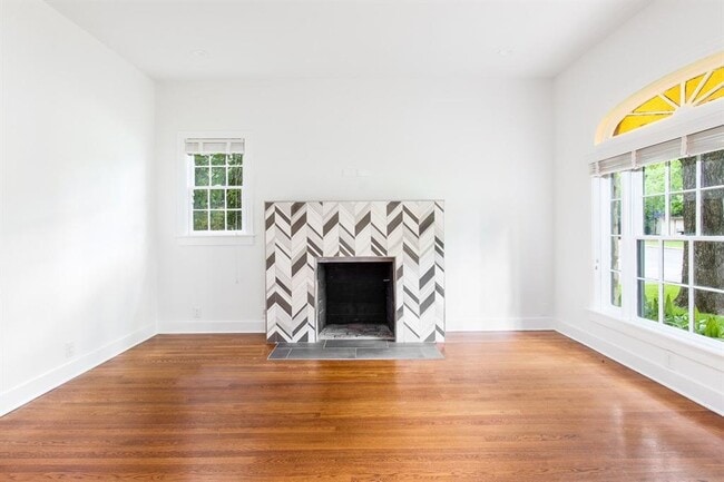 Building Photo - 2108 Robinhood Trail