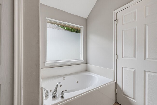 Building Photo - 909 Katie Ln