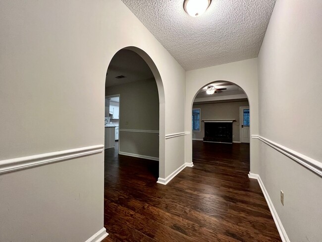 Building Photo - AVAILABLE JUNE [NO PETS PERMITTED]