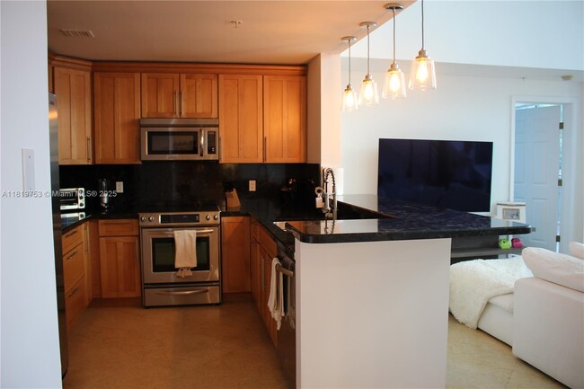 Building Photo - 1745 E Hallandale Beach Blvd
