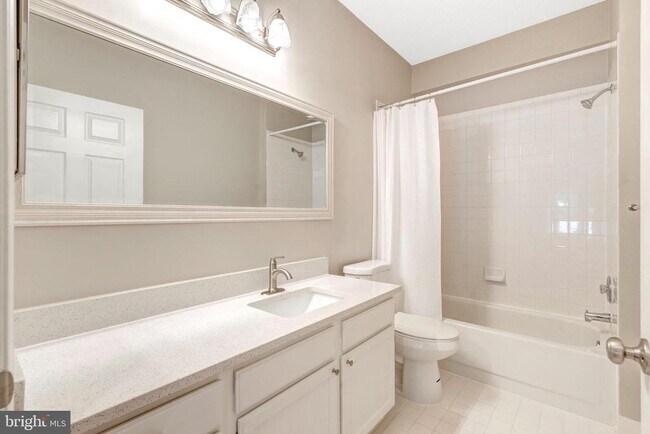 Building Photo - 1701 Lake Shore Crest Dr