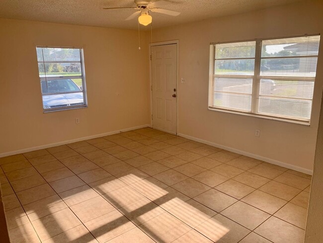 Building Photo - FANTASTIC LOCATION! 2 BEDROOM 1 BATH DUPLEX LOCATED IN PINELLAS PARK, FL.