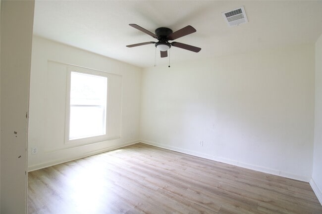 Building Photo - 9307 Linda Vista Rd