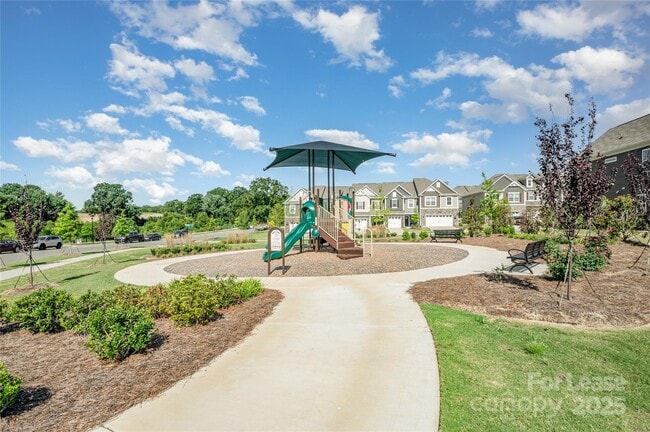 Building Photo - 3220 Lilac Grove Dr